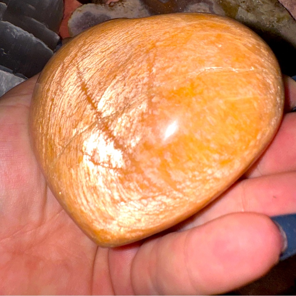 Big peach 🍑 moonstone puffy heart 🤍